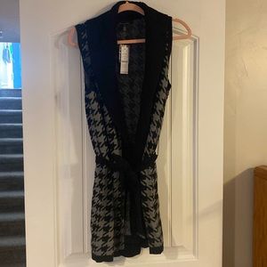 NWT White House Black Market Houndstooth Sweater Vest, size S